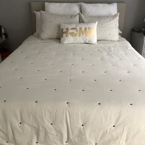 Hearth and Hand with Magnolia comforter set